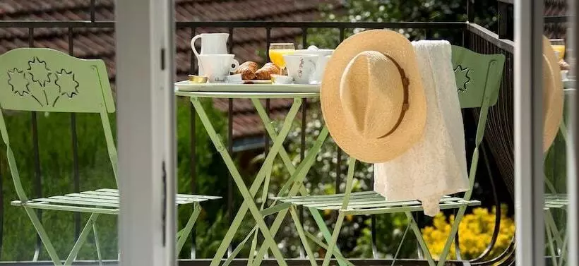 Hotelli Logis Hôtel Restaurant L Oustal