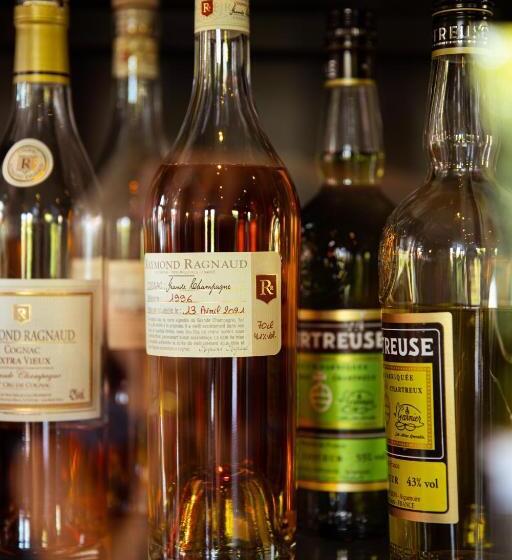 Отель Le Clos Marcel