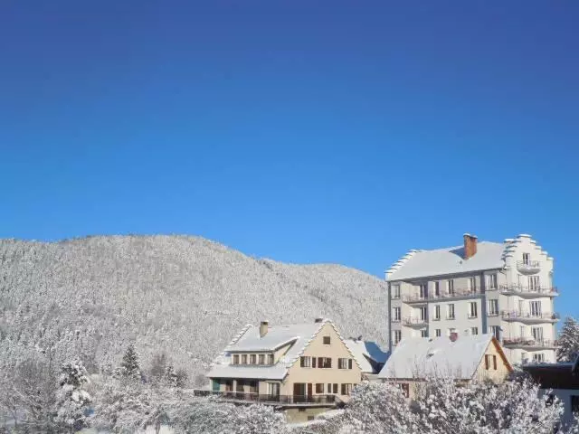 هتل Les 4 Montagnes