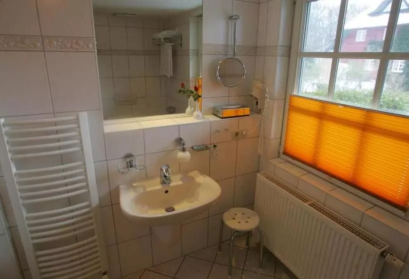 Hotelli Der Fischländer Garni