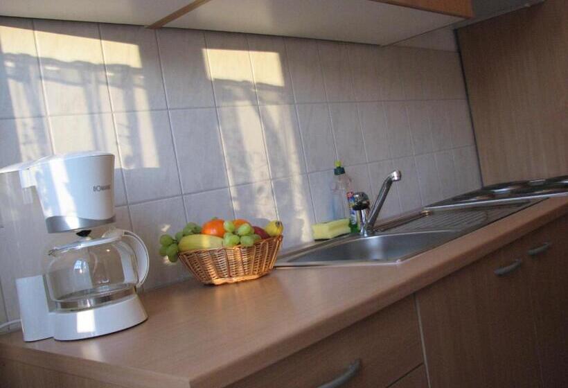 هتل Garni Dekorahaus