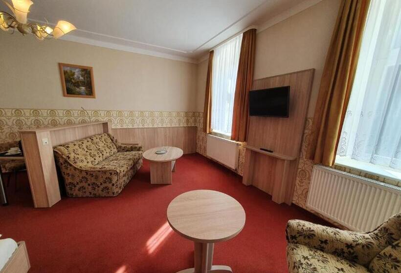 هتل Garni Dekorahaus