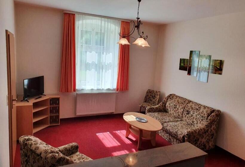 هتل Garni Dekorahaus