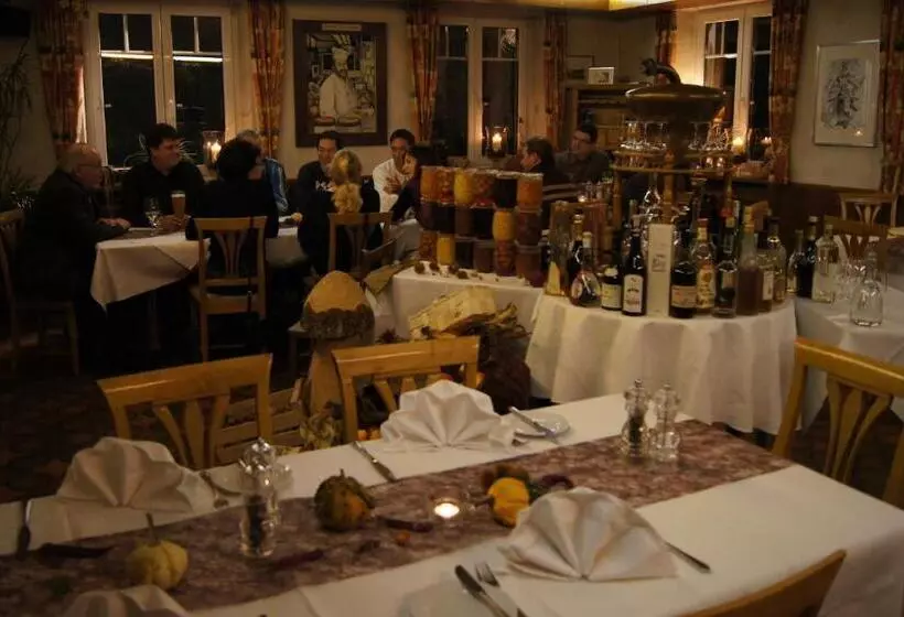 هتل Gasthof Zum Adler   Wahlwies