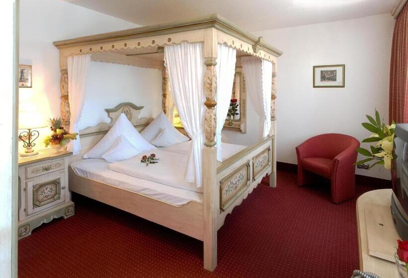 Hotelli Gasthof Zum Weyssen Rössle