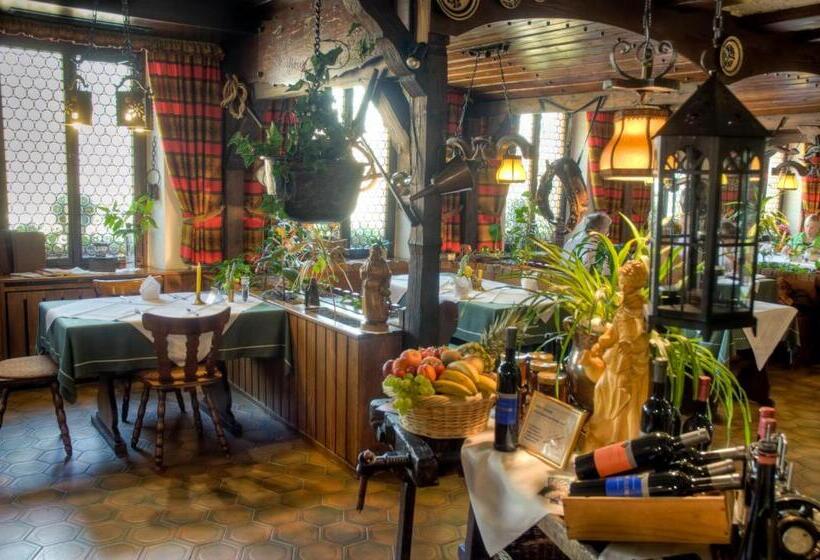 Hotelli Gasthof Zum Weyssen Rössle