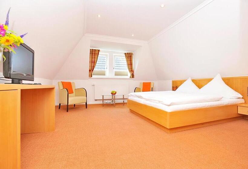 Отель Und Restaurant Petit Robby