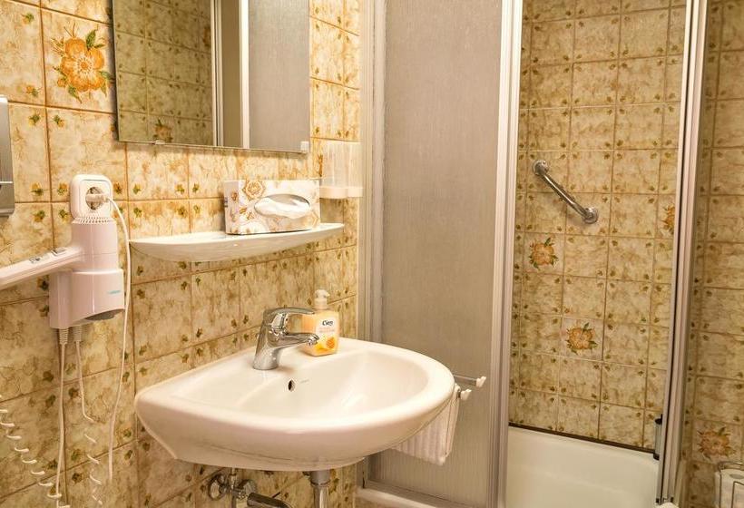 Отель Zum Lieben Augustin