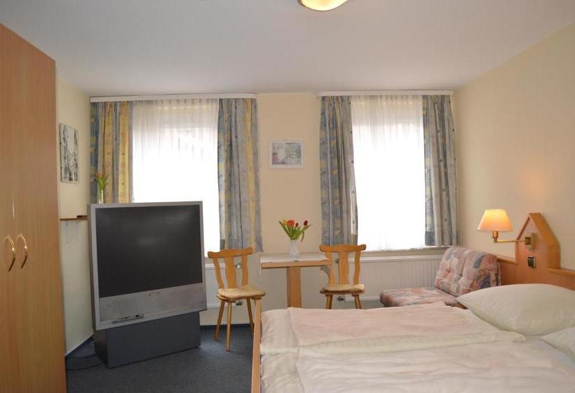 Отель Zum Lieben Augustin