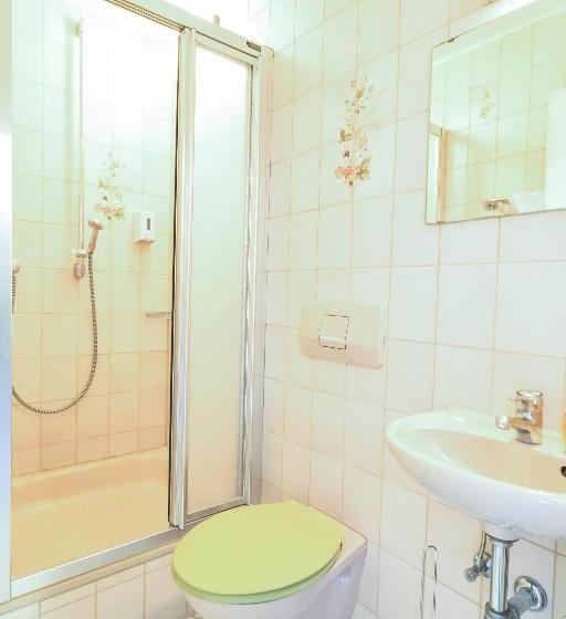 Отель Zum Lieben Augustin