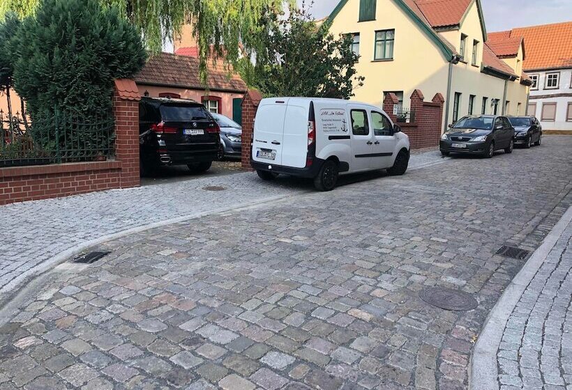 Отель Am Rathaus Adii