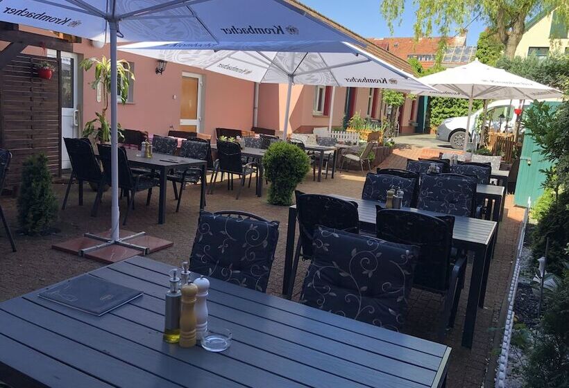 Отель Am Rathaus Adii