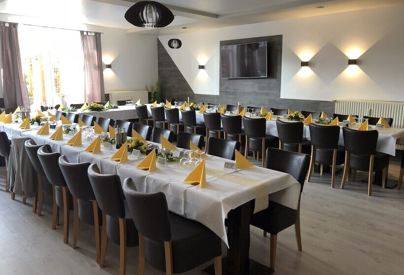 Отель Am Rathaus Adii