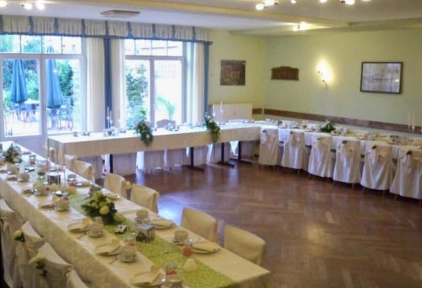 Отель Am Rathaus Adii