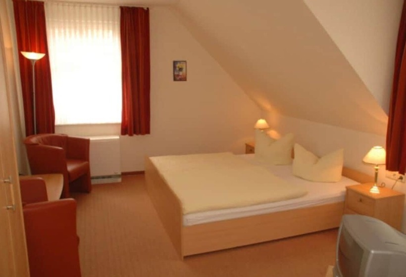 Отель Am Rathaus Adii