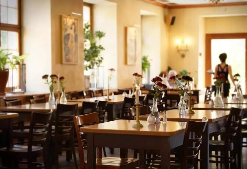 هتل Gasthaus Schutzen