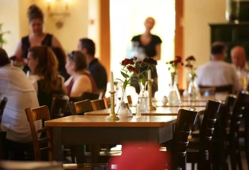 هتل Gasthaus Schutzen