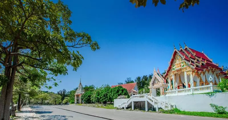 هتل Naiharn Beach Resort   Sha Plus Extra
