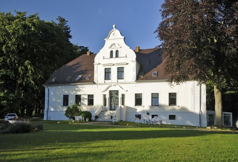 Отель Pension Gutshaus Neu Wendorf
