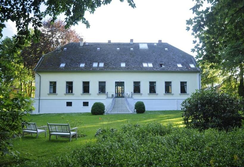 Отель Pension Gutshaus Neu Wendorf