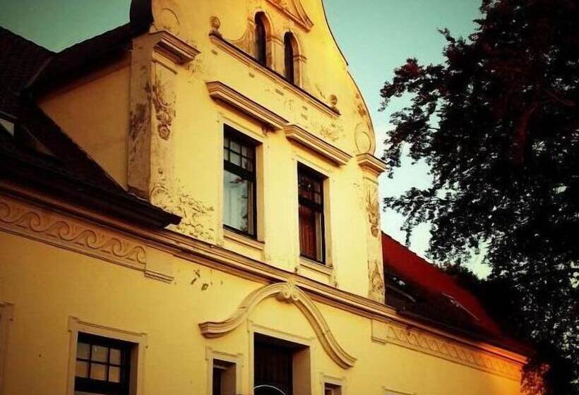 Отель Pension Gutshaus Neu Wendorf