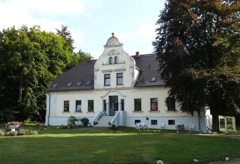 Отель Pension Gutshaus Neu Wendorf