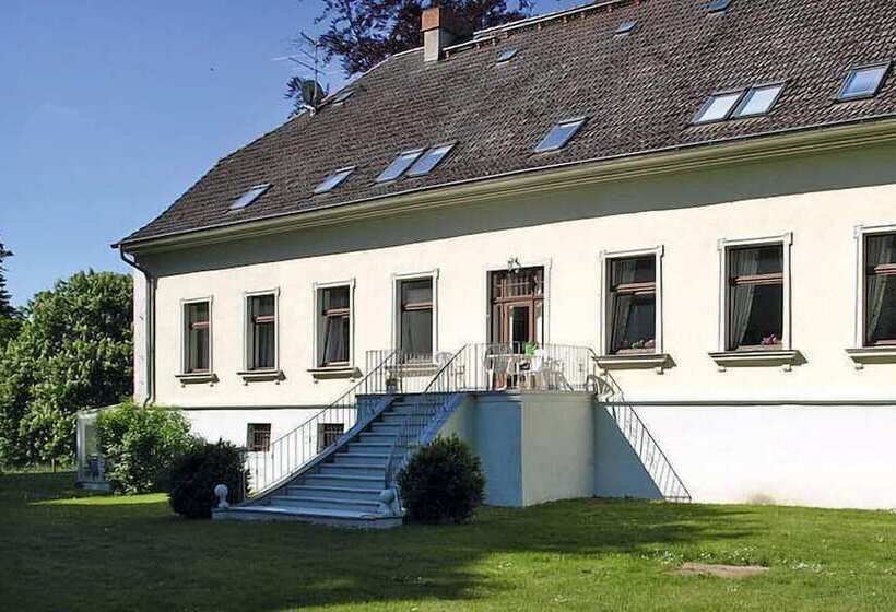 Отель Pension Gutshaus Neu Wendorf