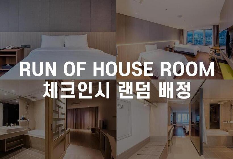 בית מלון כפרי The First70