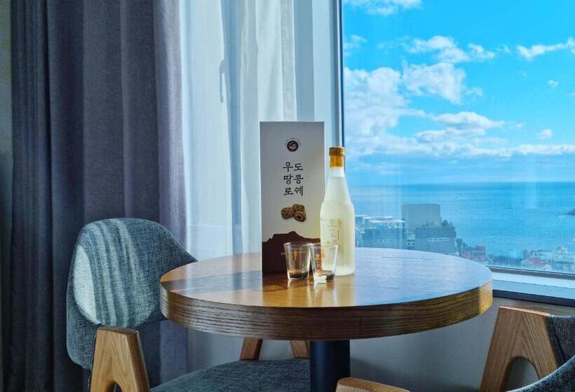 בית מלון כפרי The First70