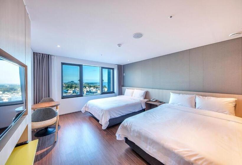 בית מלון כפרי The First70