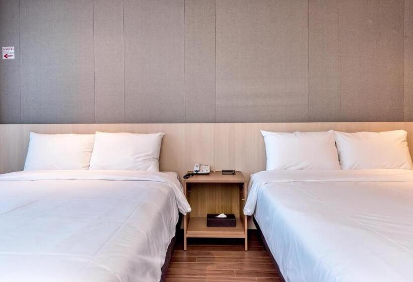 בית מלון כפרי The First70