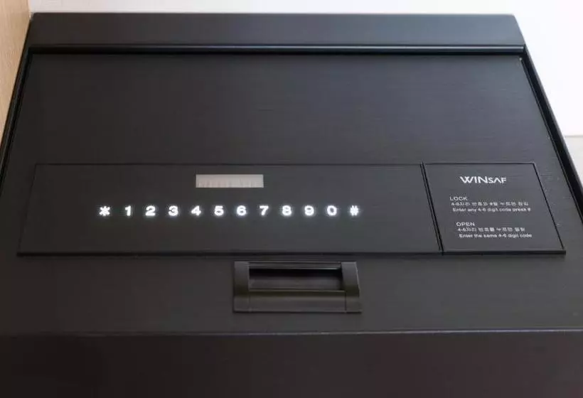 ホテル The First70