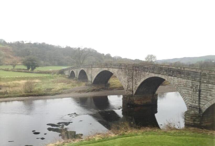 The Ken Bridge Hotel & Campsite