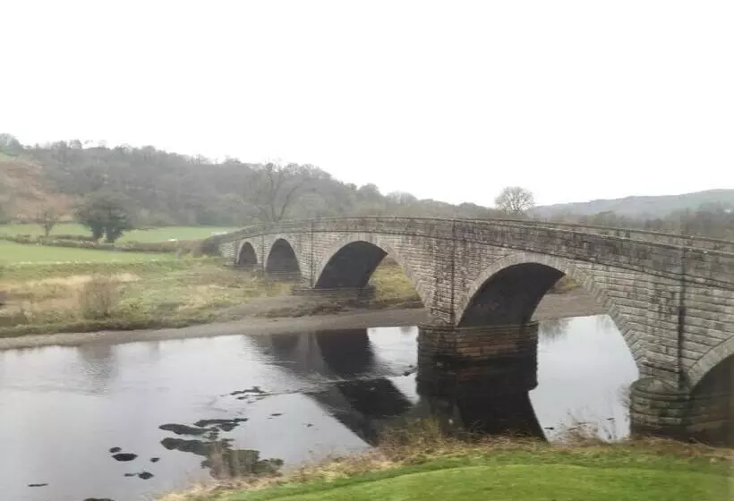 The Ken Bridge Hotel & Campsite
