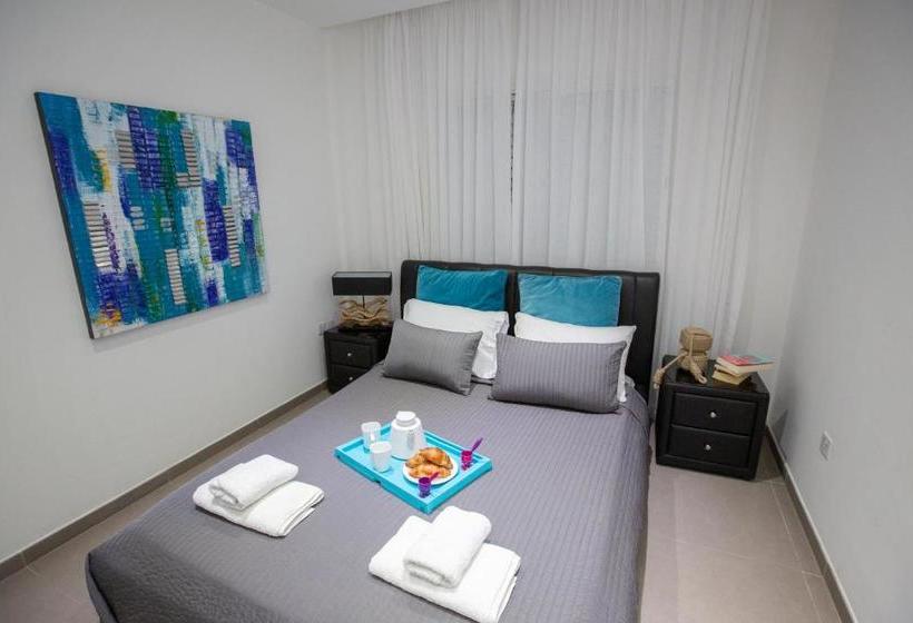 Nicholas Seaview Apartments