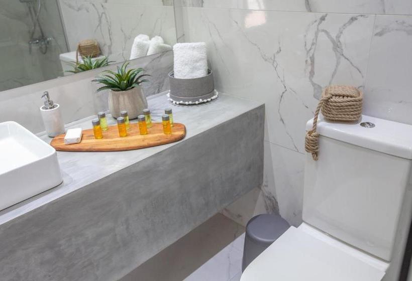 Nicholas Seaview Apartments