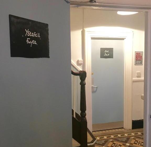 旅馆 The Vagabond Bunkhouse