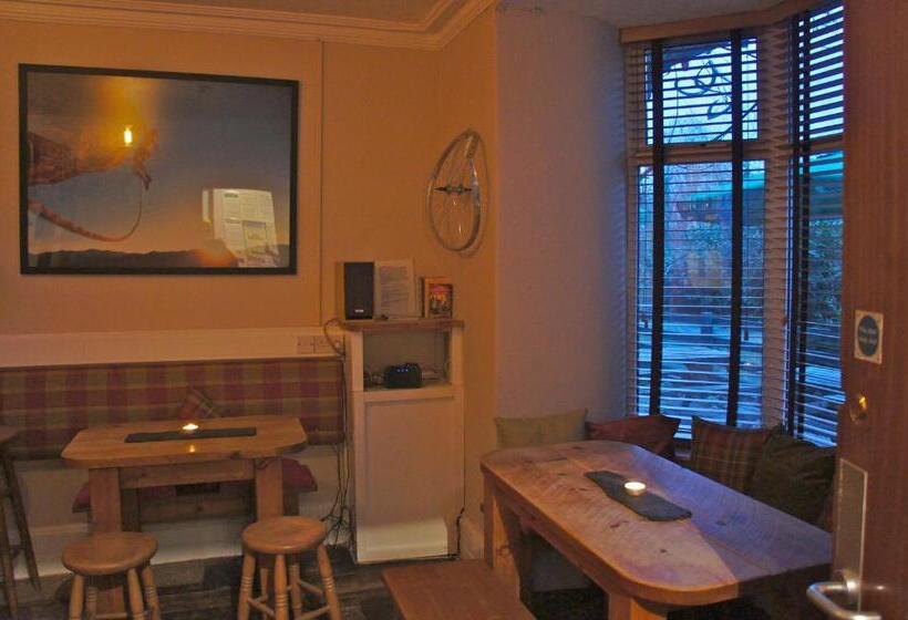 旅馆 The Vagabond Bunkhouse