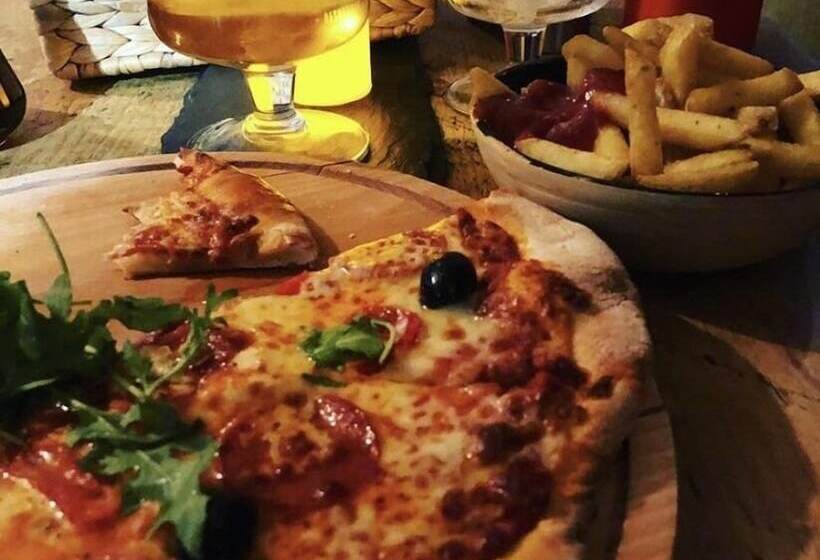 旅馆 The Vagabond Bunkhouse