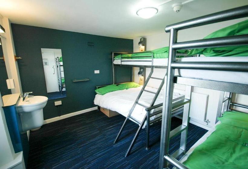 Hostel Yha Poppit Sands