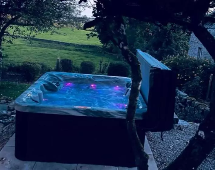 تختخواب و صبحانه Airds Farm Guest House