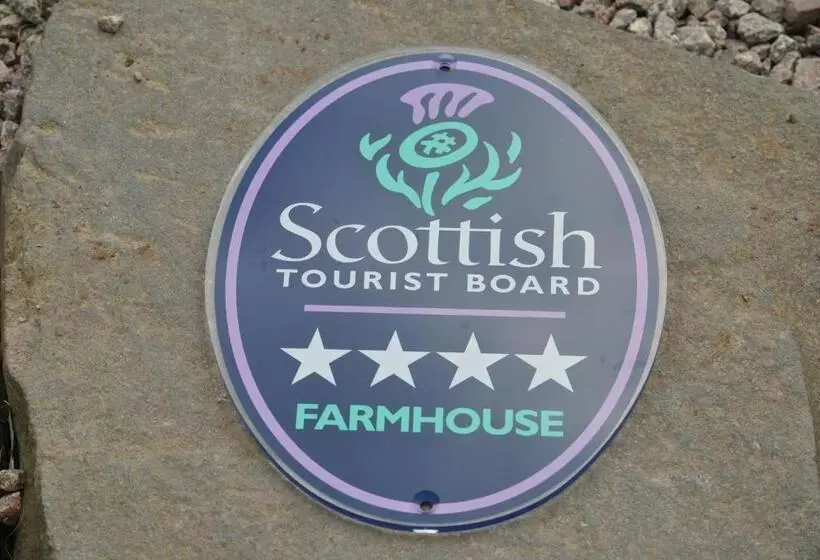 تختخواب و صبحانه Airds Farm Guest House