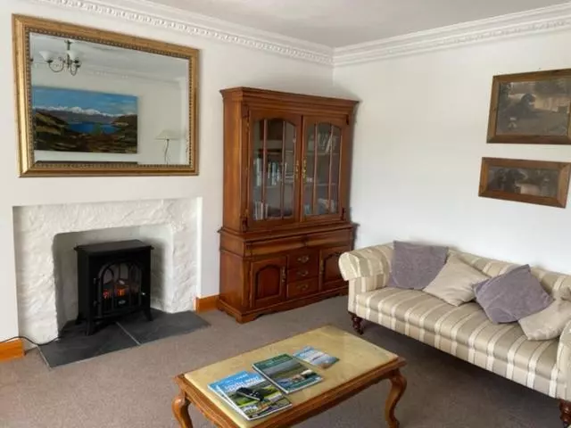 تختخواب و صبحانه Airds Farm Guest House