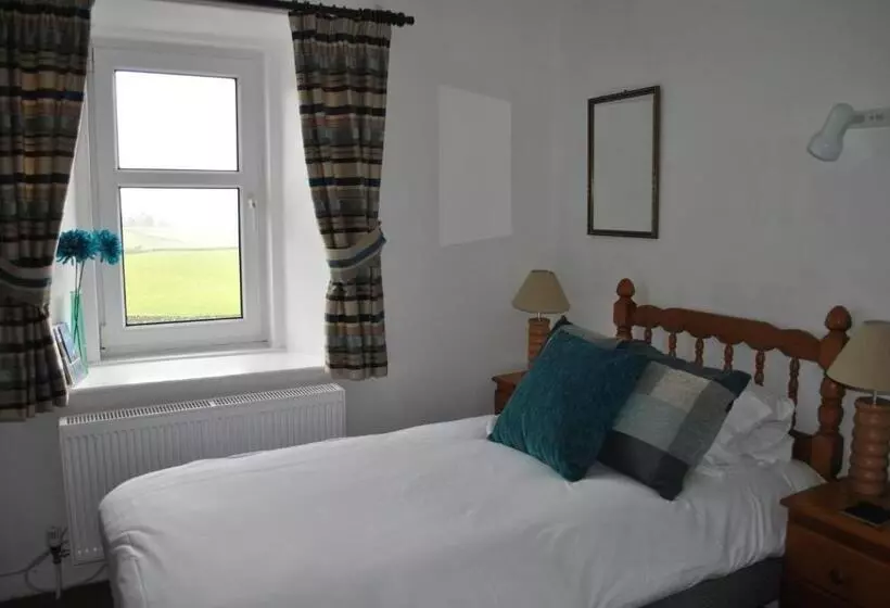 تختخواب و صبحانه Airds Farm Guest House