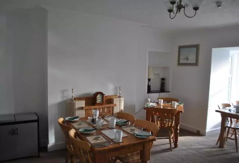 تختخواب و صبحانه Airds Farm Guest House