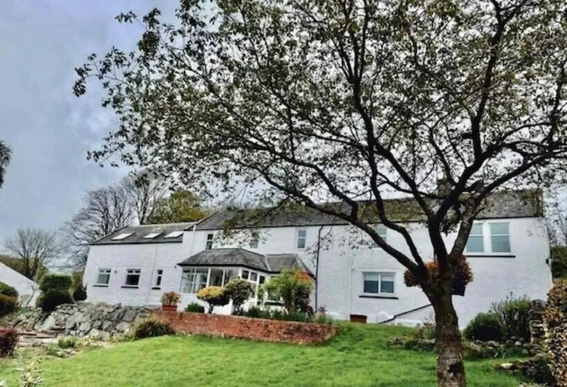 تختخواب و صبحانه Airds Farm Guest House