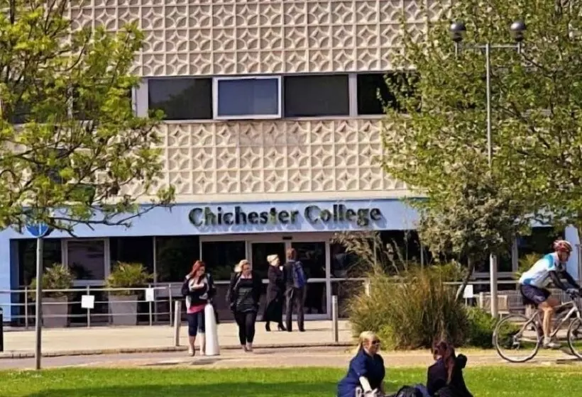 ベッドアンドブレックファースト Brinsbury Campus   Chichester College