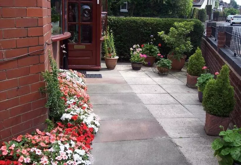 تختخواب و صبحانه Butterfly Guest House