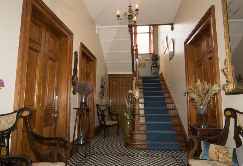 צימר Camfield House