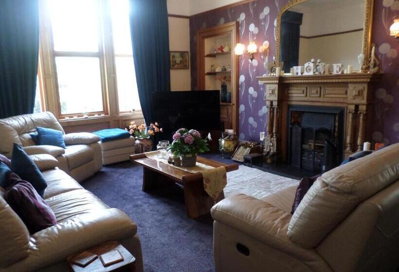 צימר Camfield House